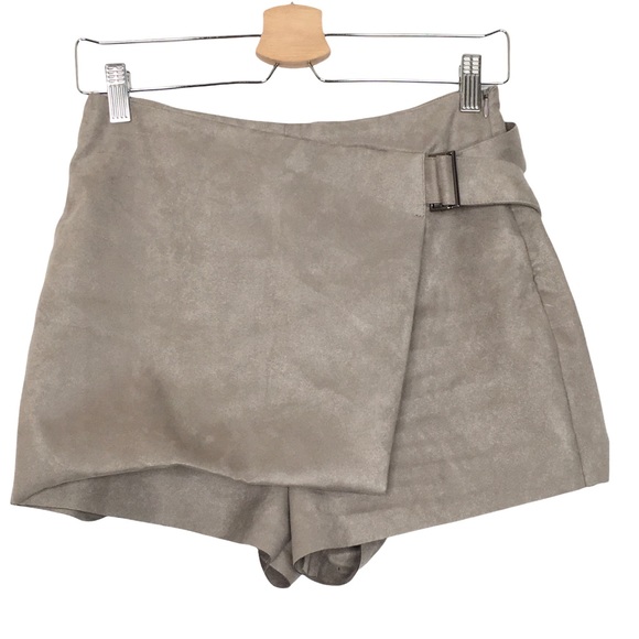 ❗️SOLD❗️Zara Buckle Wrap Suede Skort Shorts - Picture 3 of 12